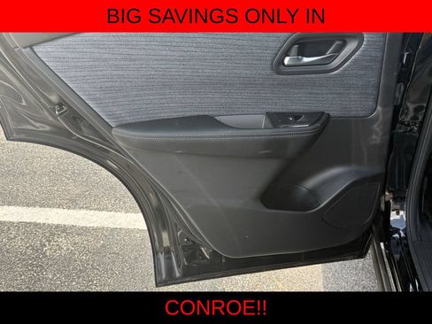 Used 2023 Nissan Rogue SV FWD image 11