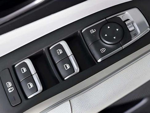 Used 2025 Kia Sorento S w/ Panoramic Sunroof Package FWD image 17