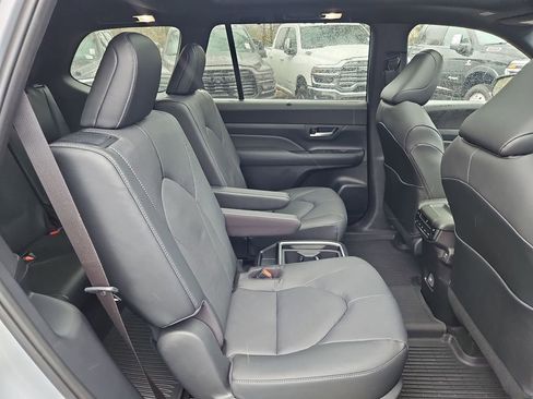 Used 2026 Toyota Grand Highlander Nightshade Edition image 15