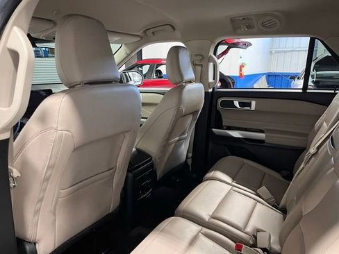 Used 2023 Ford Explorer XLT w/ Equipment Group 202A image 17
