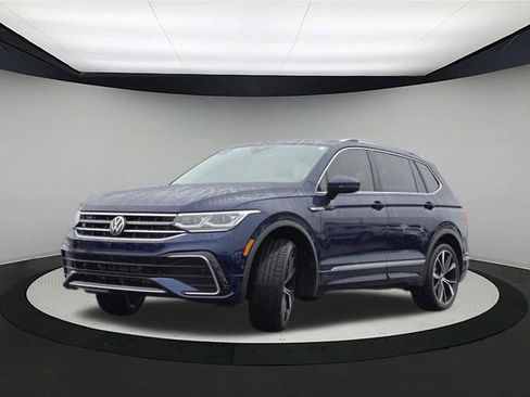 Certified 2022 Volkswagen Tiguan SEL R-Line image 3