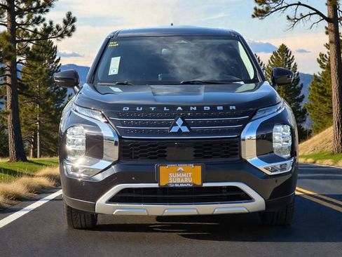 Used 2022 Mitsubishi Outlander SE image 3