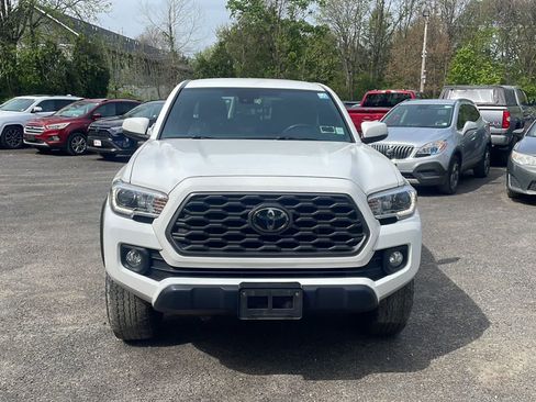 Used 2022 Toyota Tacoma TRD Off-Road AWD/4WD image 13