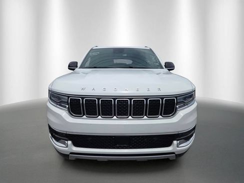 Used 2024 Jeep Wagoneer Series III AWD/4WD image 6