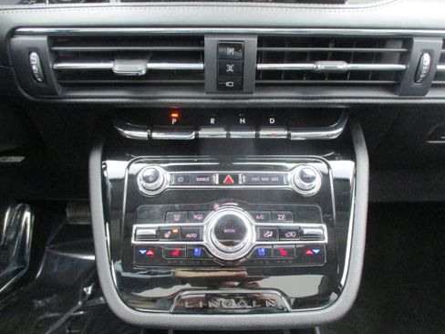 Used 2022 Lincoln Corsair Standard w/ Premium Package image 30
