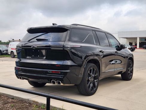 Used 2024 Chevrolet Traverse RS image 2