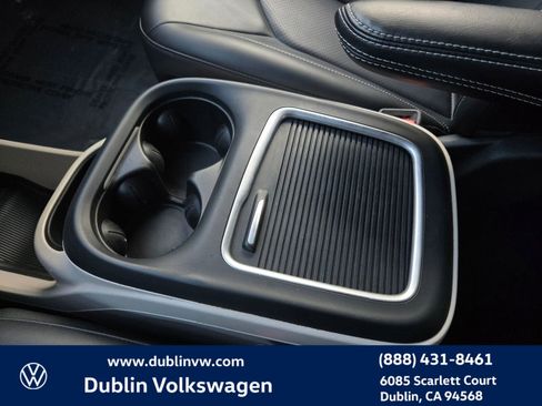 Used 2024 Chrysler Pacifica Select image 19