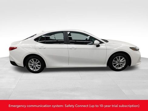 Used 2025 Toyota Camry LE image 11