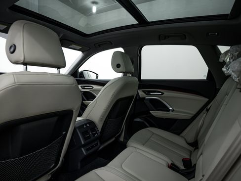 New 2025 Audi Q5 2.0T Premium image 16