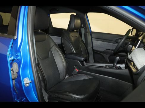 Used 2023 Jeep Compass Latitude AWD/4WD image 29