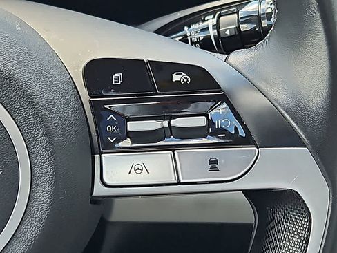Used 2025 Hyundai Elantra Limited FWD image 22
