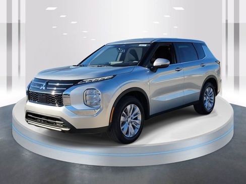 New 2026 Mitsubishi Outlander ES image 3