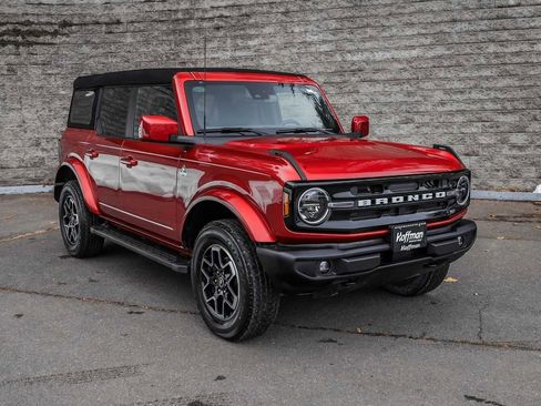 Used 2023 Ford Bronco Outer Banks image 1