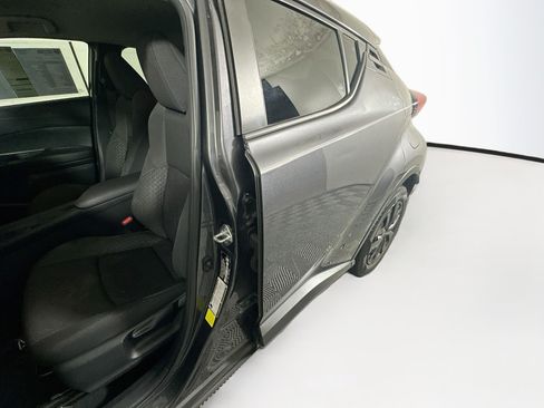Used 2021 Toyota C-HR LE FWD image 12