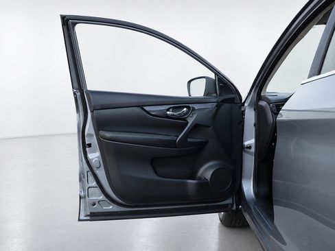 Used 2021 Nissan Rogue Sport SV FWD image 23