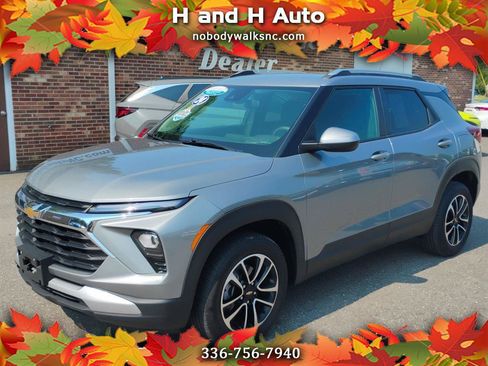 Used 2024 Chevrolet TrailBlazer LT AWD/4WD image 1