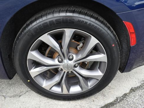 Used 2019 Chrysler Pacifica Limited w/ Tire & Wheel Group FWD image 36