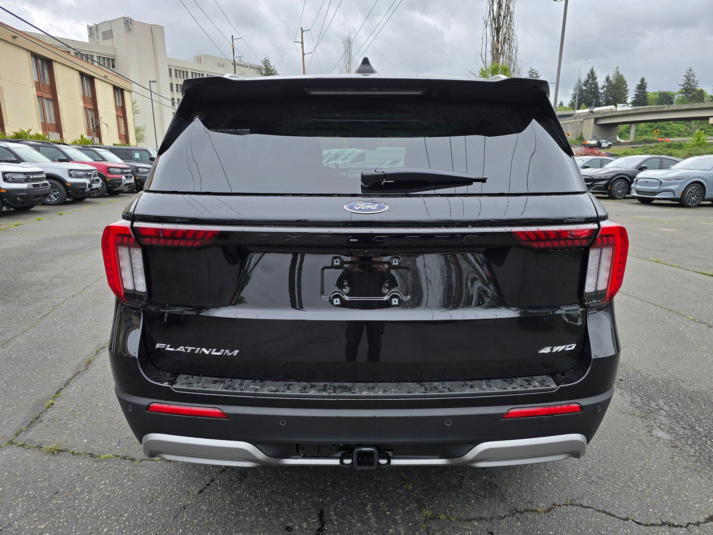 New 2026 Ford Explorer Platinum w/ LUX Leather Package AWD/4WD image 6
