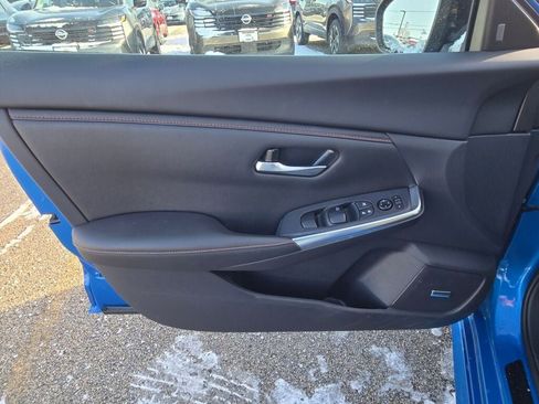 Used 2025 Nissan Sentra SR w/ SR Premium Package image 19