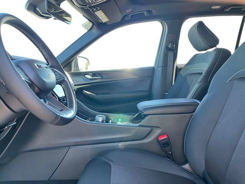 New 2025 Jeep Grand Cherokee Laredo image 19