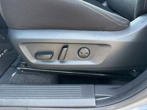 Used 2025 Nissan Rogue SV image 10