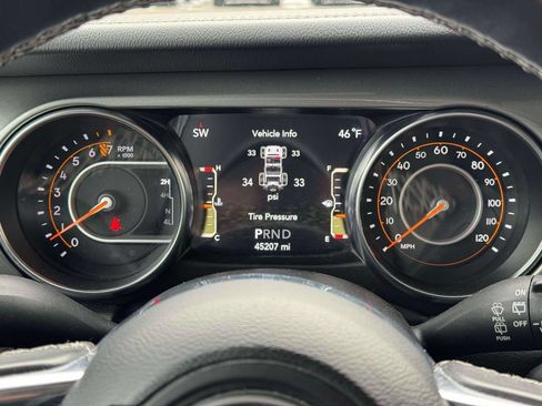 Used 2022 Jeep Wrangler Unlimited Sahara w/ LED Lighting Group AWD/4WD image 24