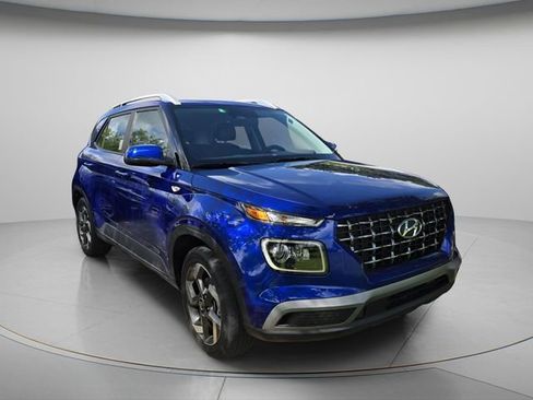 Used 2023 Hyundai Venue Limited FWD image 4