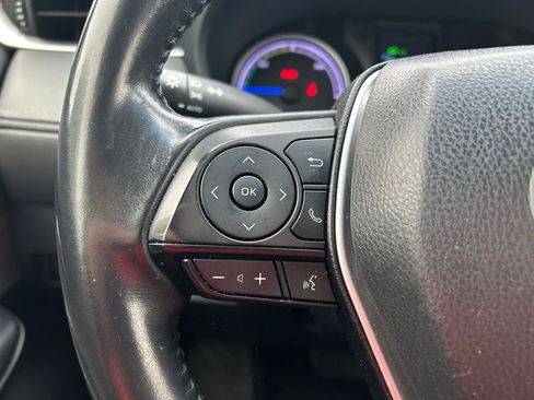 Used 2021 Toyota Venza LE image 18