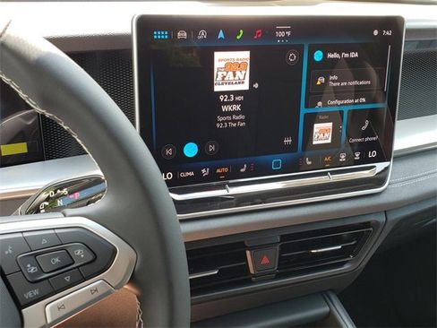 New 2025 Volkswagen Tiguan SE image 10