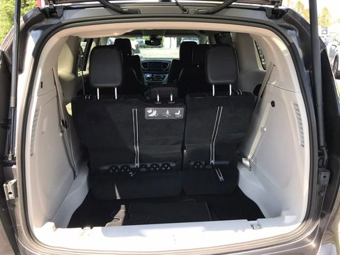 Used 2021 Chrysler Voyager Lxi FWD image 36