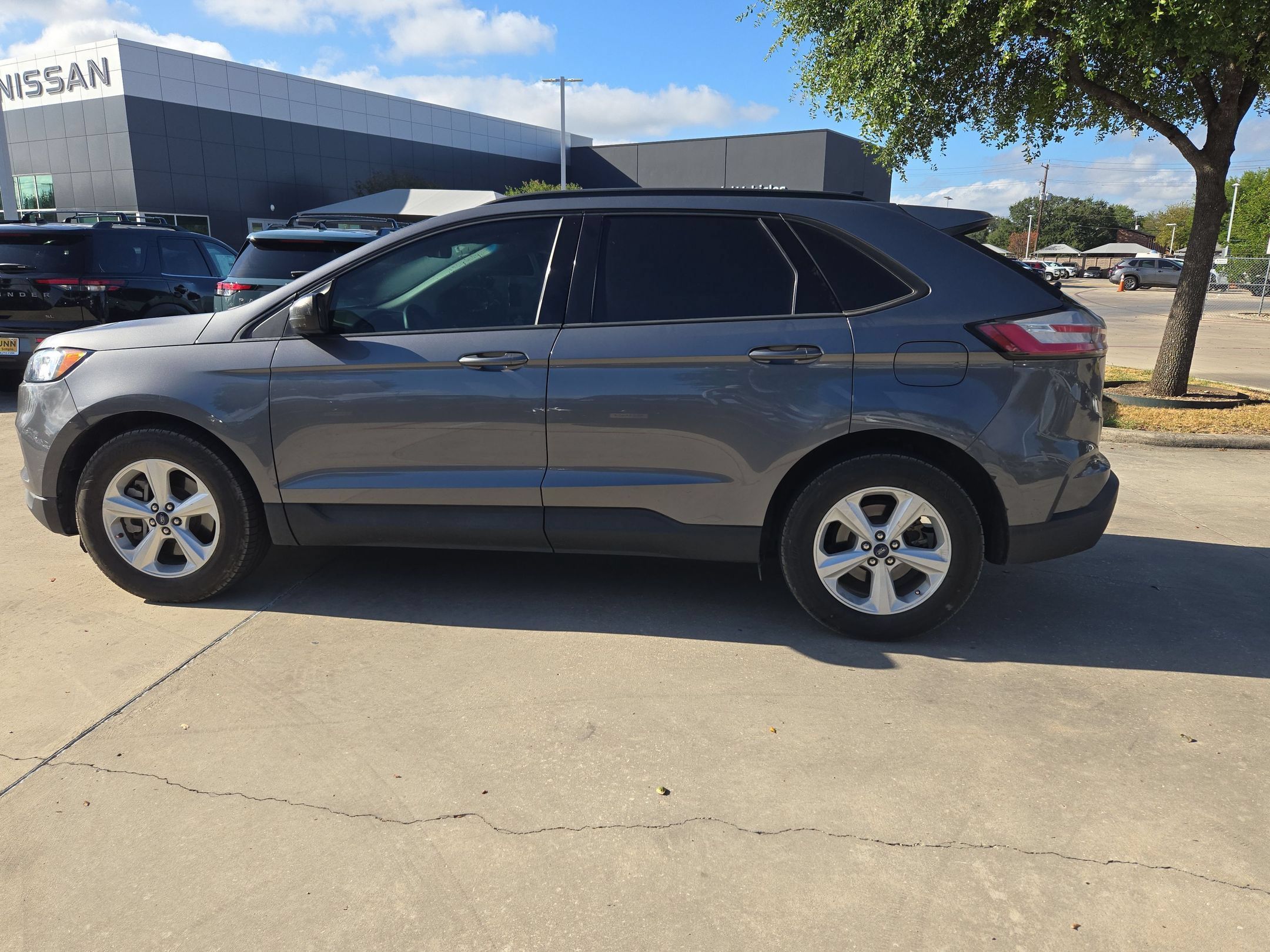 Used 2021 Ford Edge SE FWD image 6