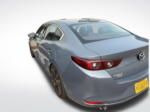 Used 2022 MAZDA MAZDA3 s AWD/4WD image 2