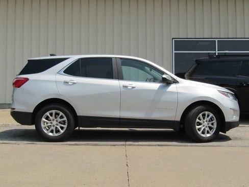 Used 2021 Chevrolet Equinox LT w/ LPO, Cargo Package AWD/4WD image 2