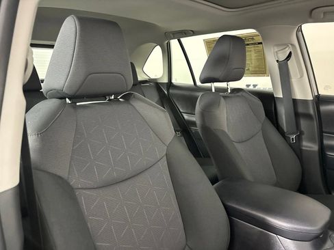 Used 2025 Toyota RAV4 XLE w/ Convenience Package FWD image 28