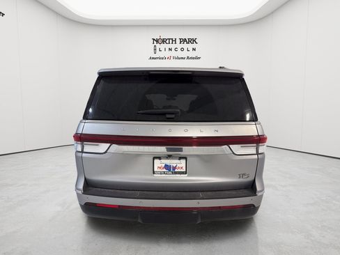 Used 2024 Lincoln Navigator Reserve AWD/4WD image 4