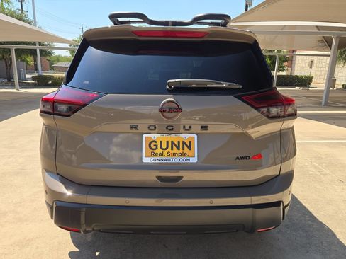 Certified 2025 Nissan Rogue SV AWD/4WD image 4