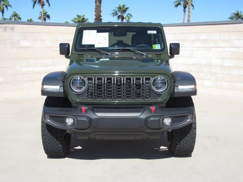 Used 2024 Jeep Wrangler Unlimited Rubicon w/ Technology Group image 3