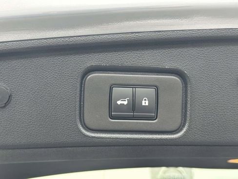 Used 2025 Nissan Pathfinder Platinum image 12