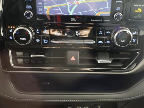 Used 2022 Toyota Highlander Limited image 51