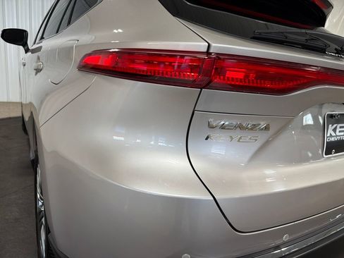 Used 2021 Toyota Venza Limited w/ Advanced Technology Package AWD/4WD image 14
