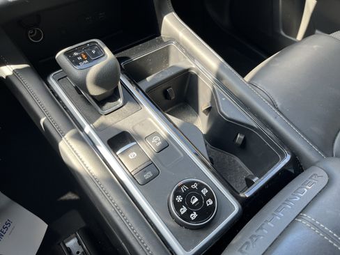 Used 2025 Nissan Pathfinder SL w/ SL Premium Package AWD/4WD image 30