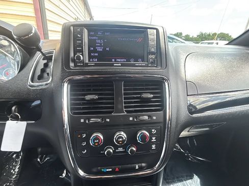 Used 2019 Dodge Grand Caravan SE FWD image 24