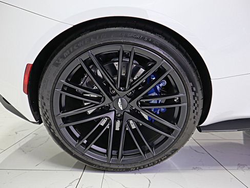 Used 2024 Aston Martin DB12 Convertible RWD image 60
