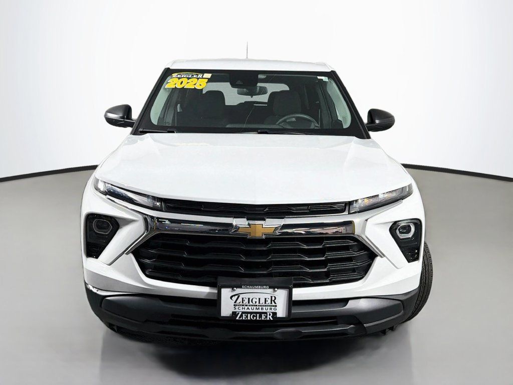 Used 2025 Chevrolet TrailBlazer LS w/ LS Convenience Package FWD image 2