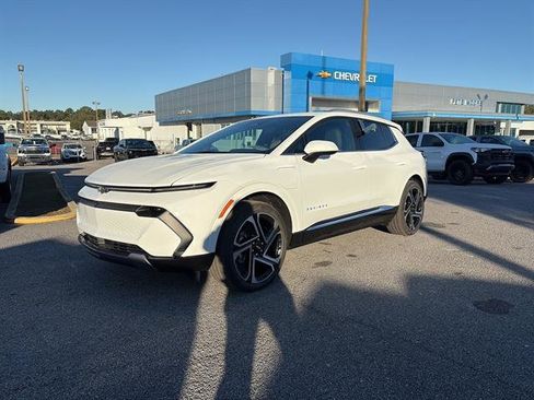 New 2026 Chevrolet Equinox EV LT image 3