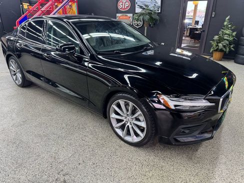 Used 2021 Volvo S60 T6 Momentum AWD/4WD image 7