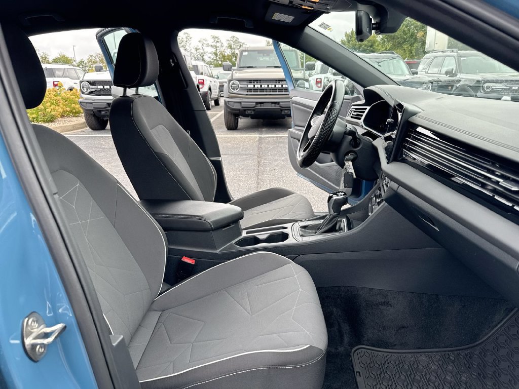 Used 2025 Volkswagen Jetta Sport FWD image 21