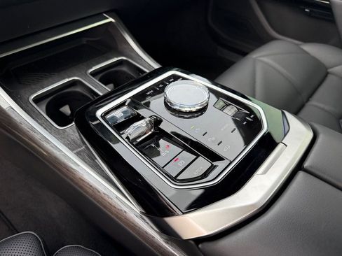 Used 2023 BMW 740i image 23