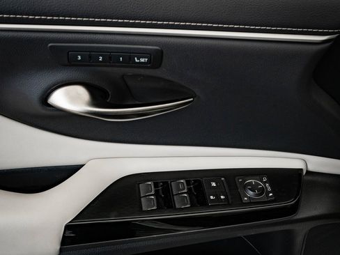 Certified 2023 Lexus ES 250 w/ Premium Package image 25