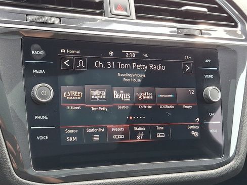 Used 2022 Volkswagen Tiguan SE R-Line image 17